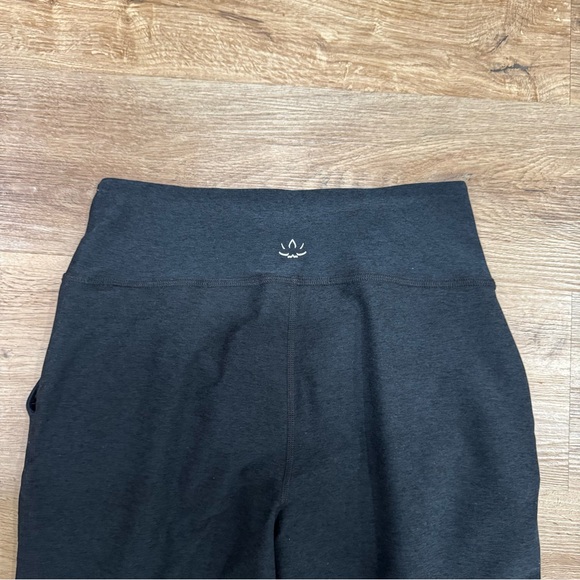 Beyond Yoga Spacedye Laid Back Wide Leg Darkest Night Black Pant Size Medium - Picture 8 of 8